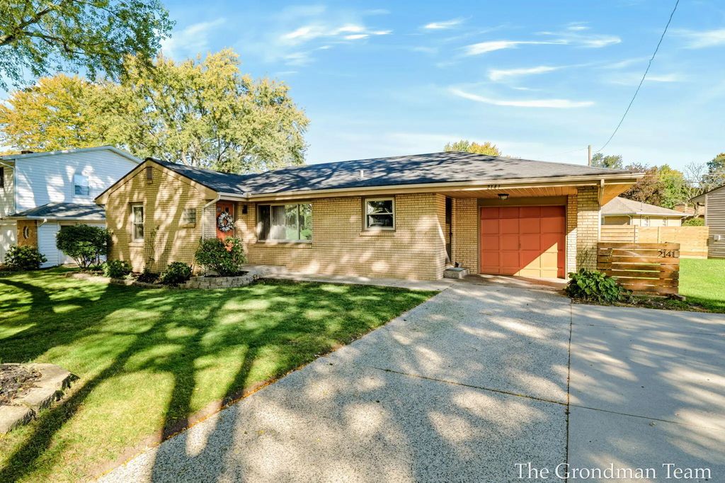 2141 Apple Avenue, Grand Rapids