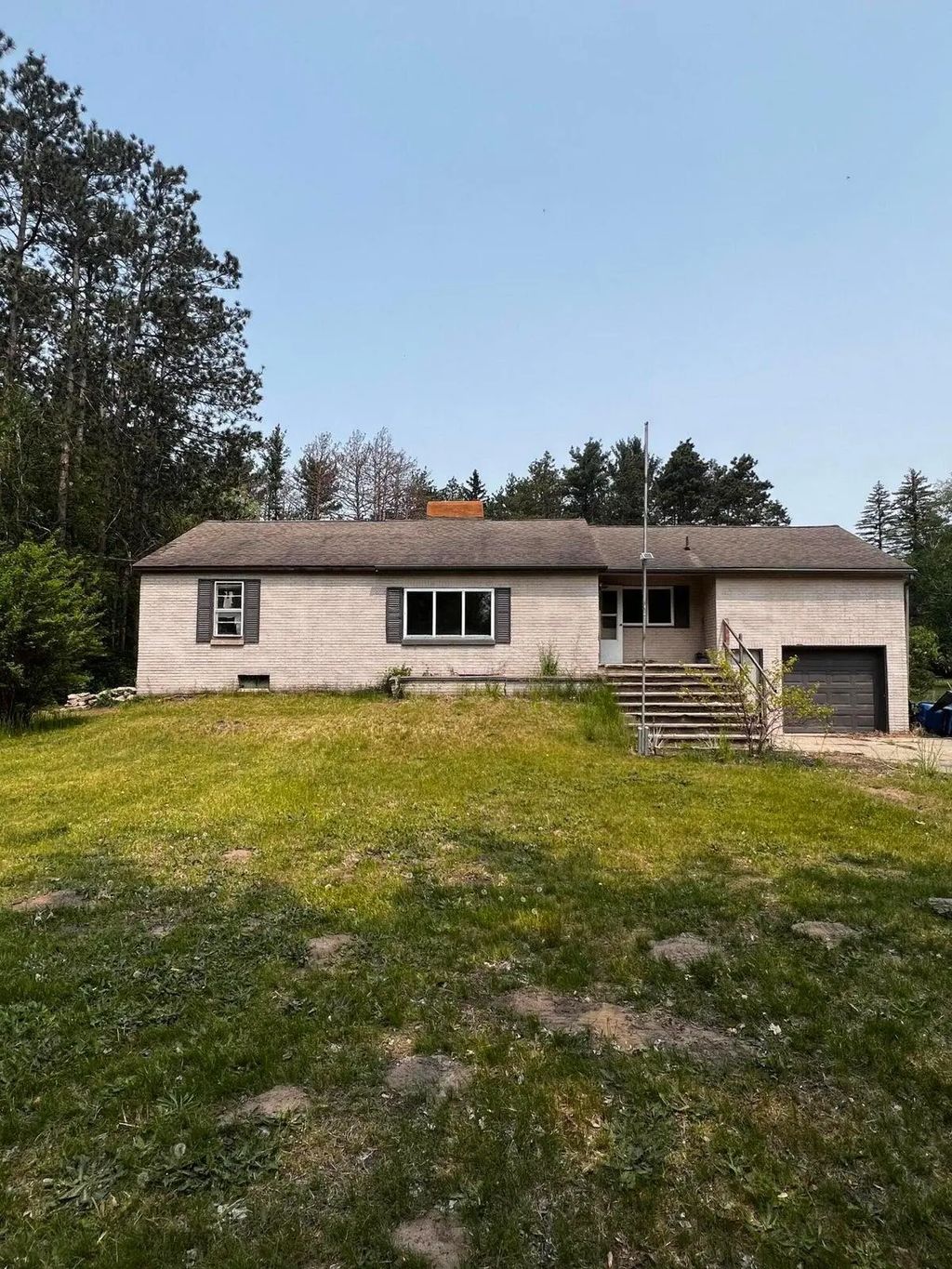 1026 W River Road, Muskegon