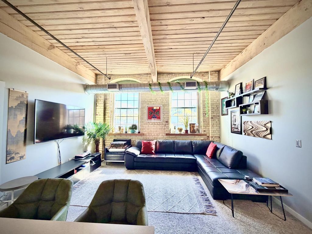 940 Monroe Avenue 408, Grand Rapids