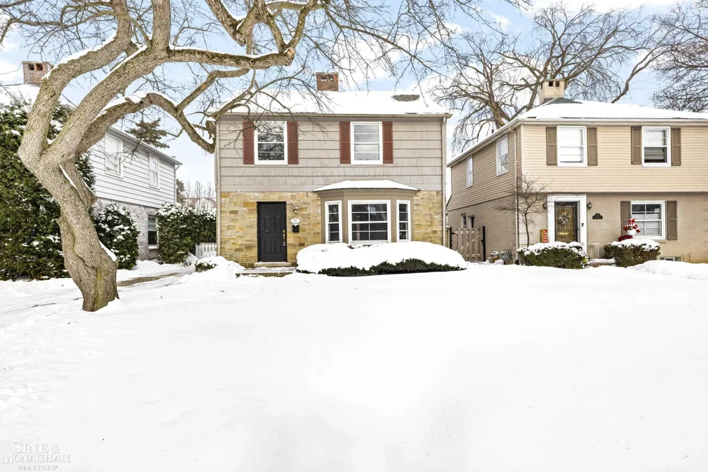 25 Village Lane, Grosse Pointe