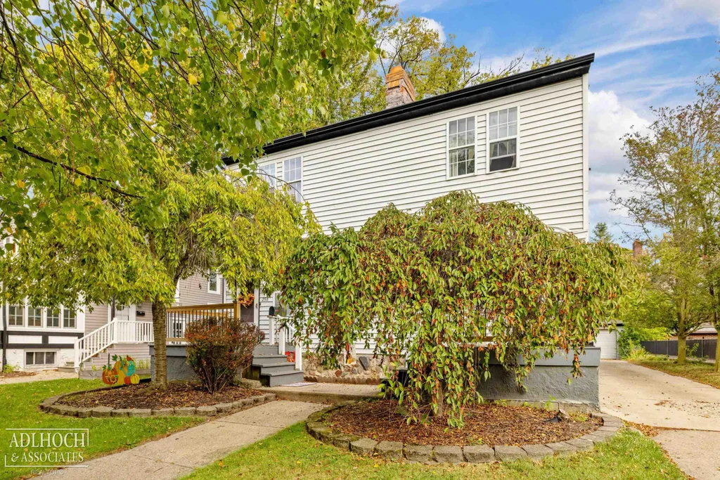 296-298 Rivard Boulevard, Grosse Pointe