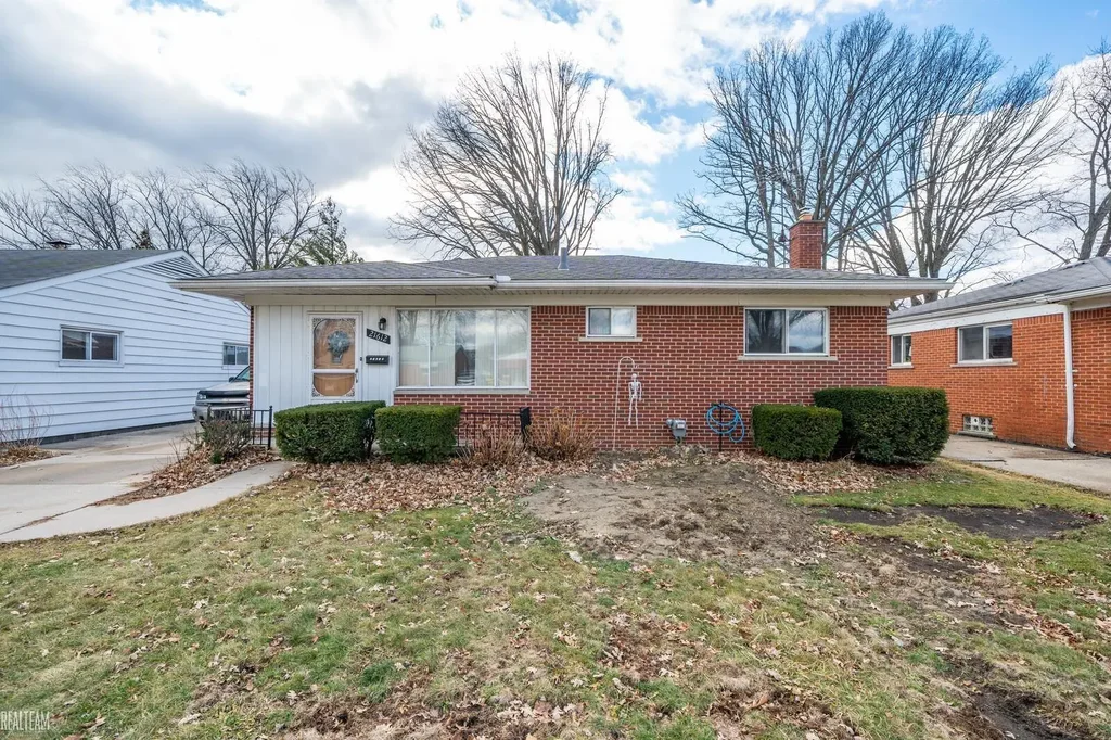 21612 Bon Brae Street, Saint Clair Shores