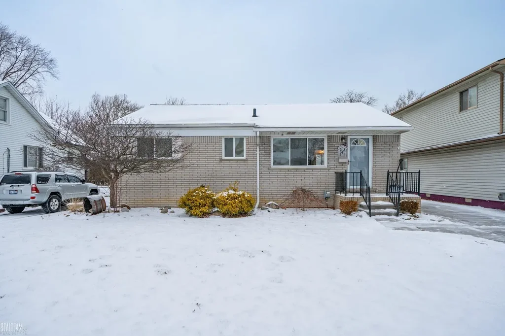 22411 Lanse Street, Saint Clair Shores
