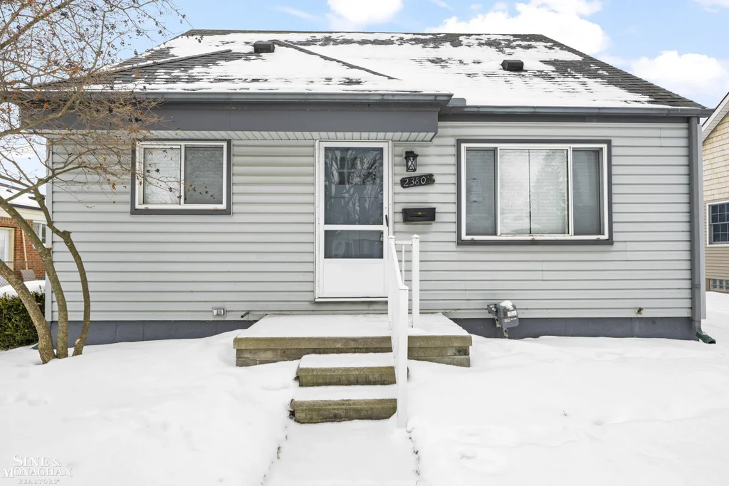 23804 Beverly Street, Saint Clair Shores