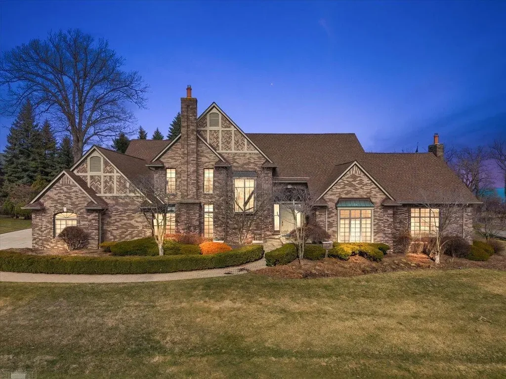 207 Lake Shore Drive, Grosse Pointe Farms