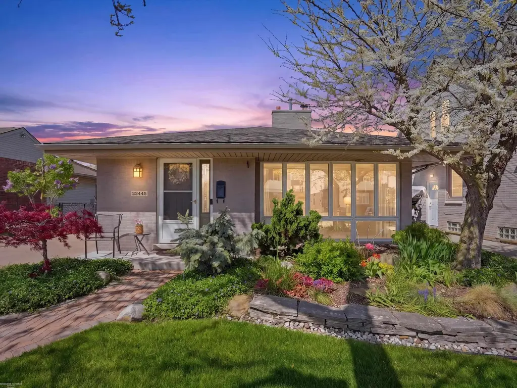 22445 Lange Street, Saint Clair Shores