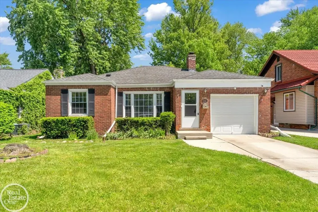 2024 Manchester Boulevard, Grosse Pointe Woods