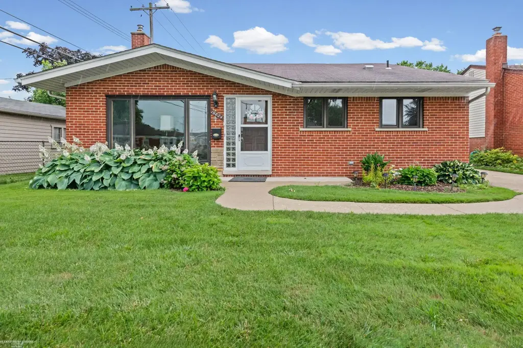19824 Sussex Street, Saint Clair Shores