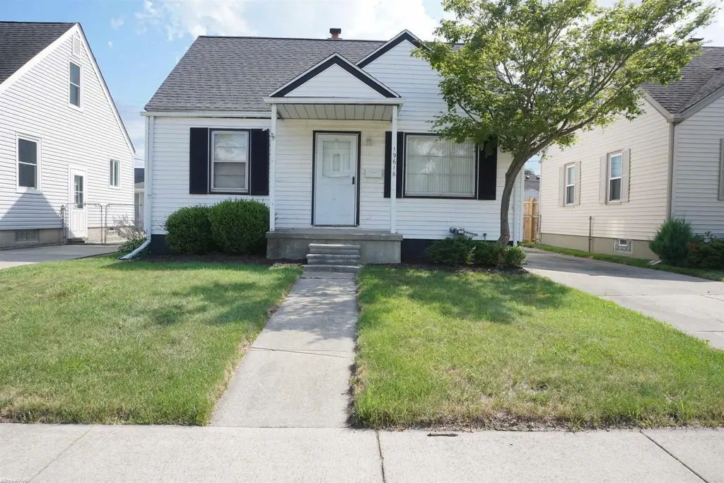 19616 Rosedale Street, Saint Clair Shores