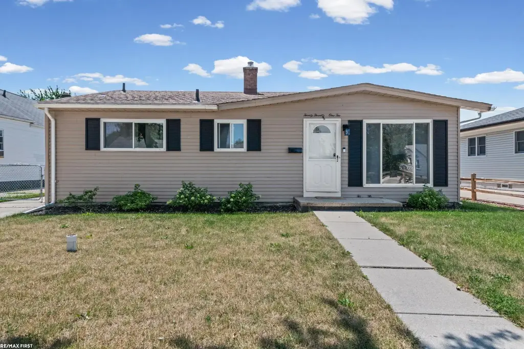 23112 Detour Street, Saint Clair Shores