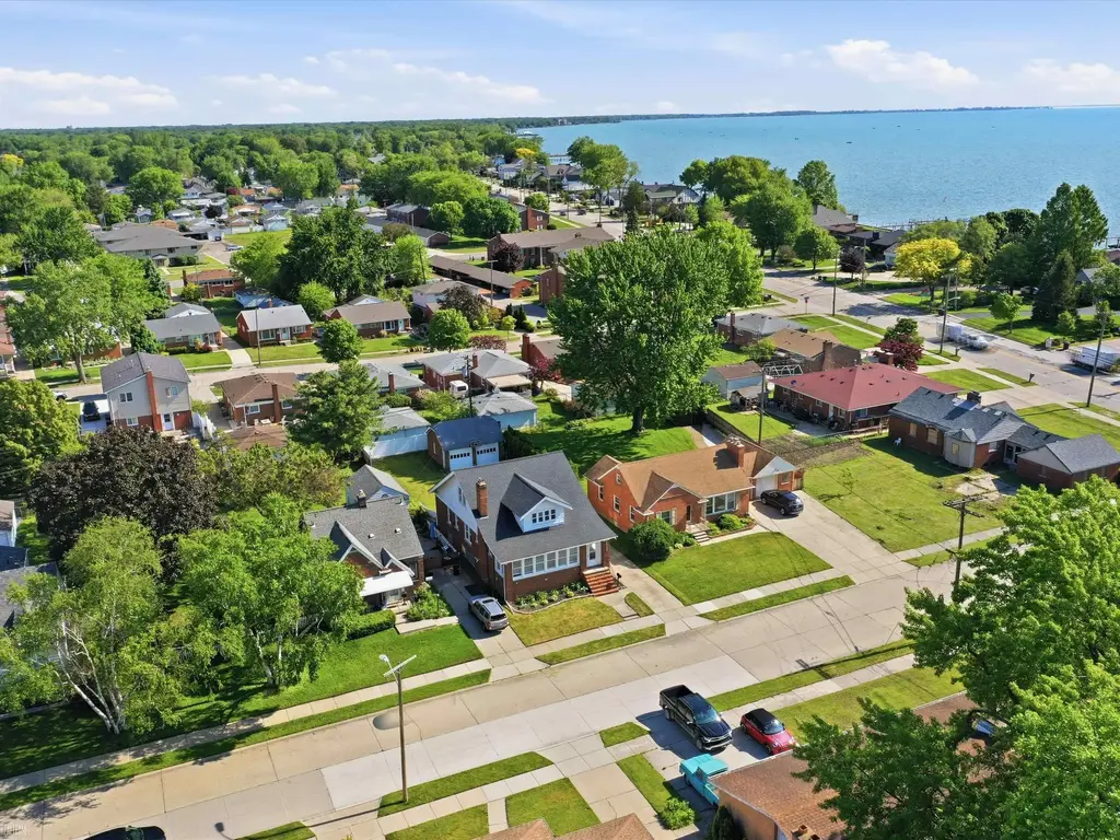 22823 Visnaw Street, Saint Clair Shores