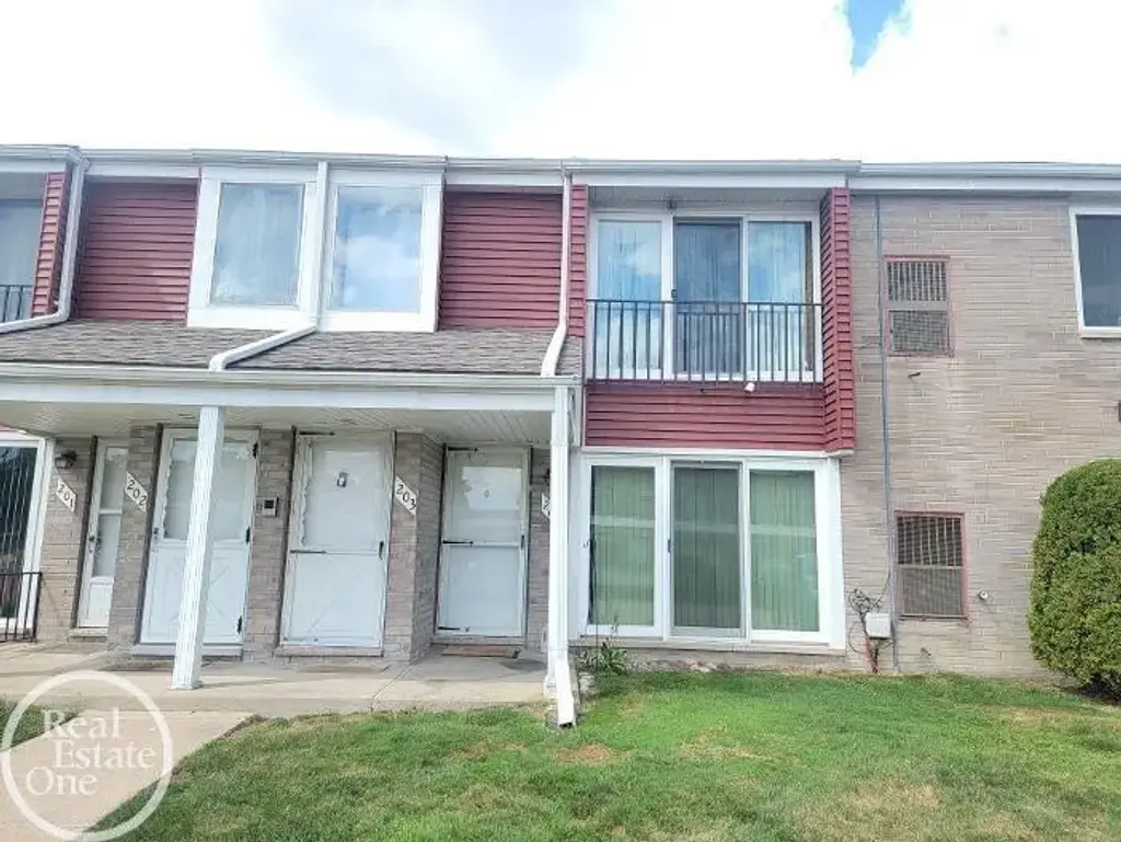 203 Sunset Lane, Saint Clair Shores