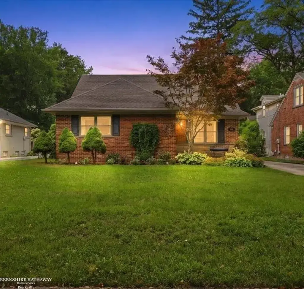 841 Washington Road, Grosse Pointe