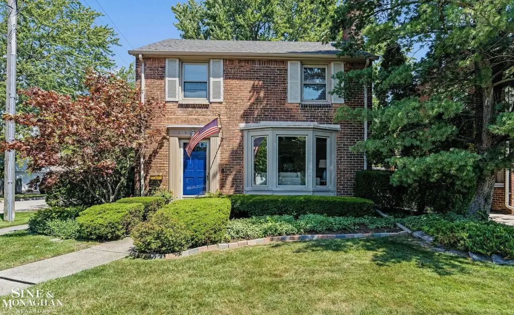 1930 Lochmoor Boulevard, Grosse Pointe Woods