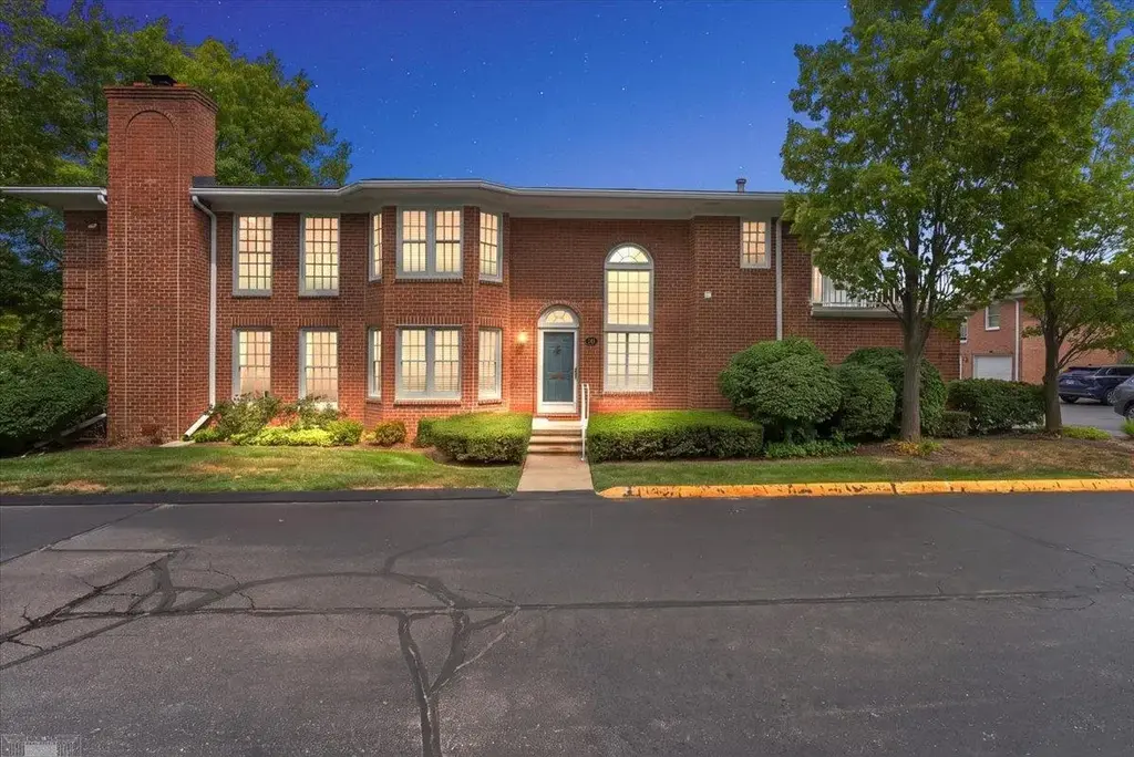 141 Windwood Pointe Road, Saint Clair Shores
