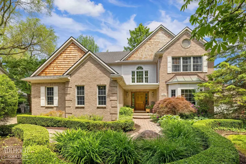 758 Middlesex Road, Grosse Pointe
