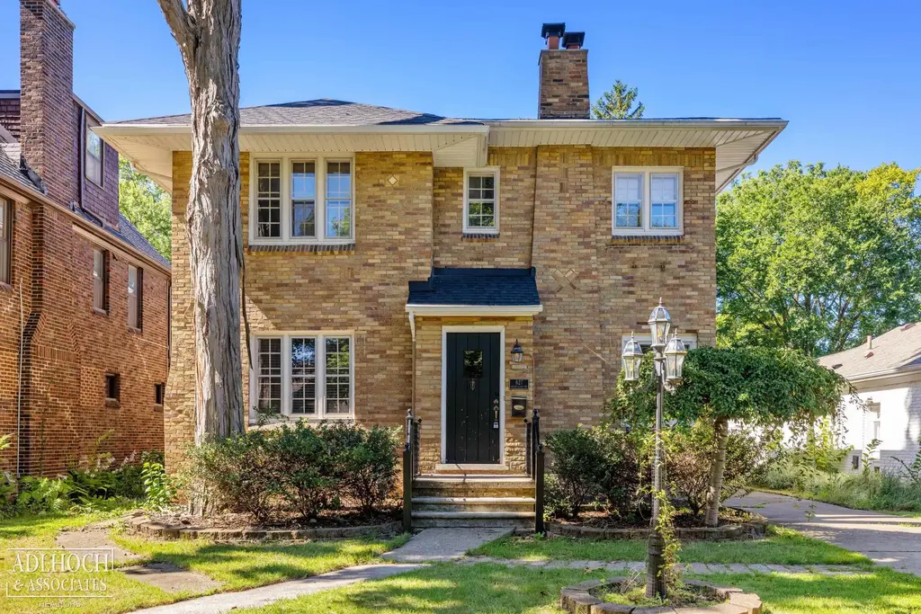 627 Washington Road, Grosse Pointe