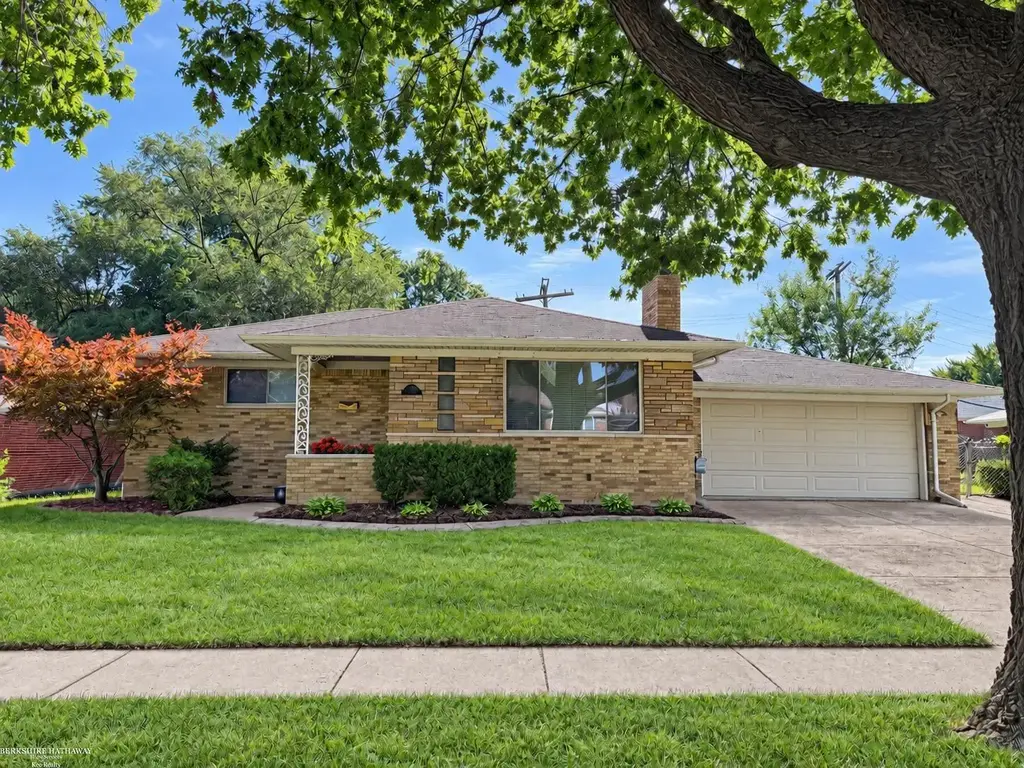 21412 Pallister Street, Saint Clair Shores