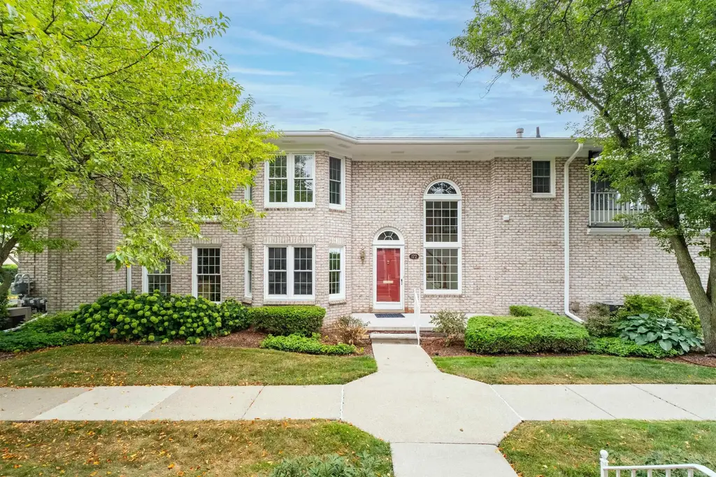 172 Windwood Pointe Avenue, Saint Clair Shores