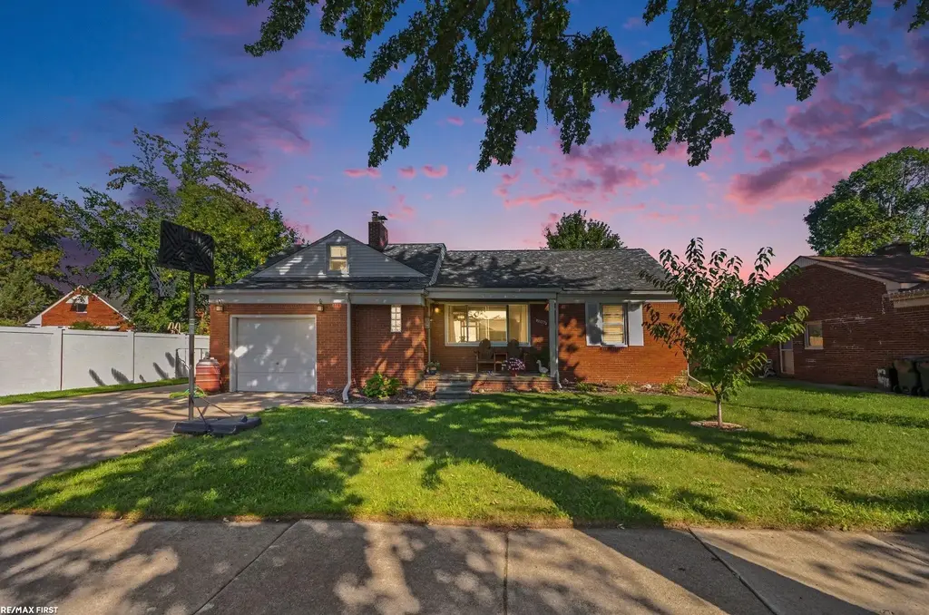28408 Hughes Street, Saint Clair Shores