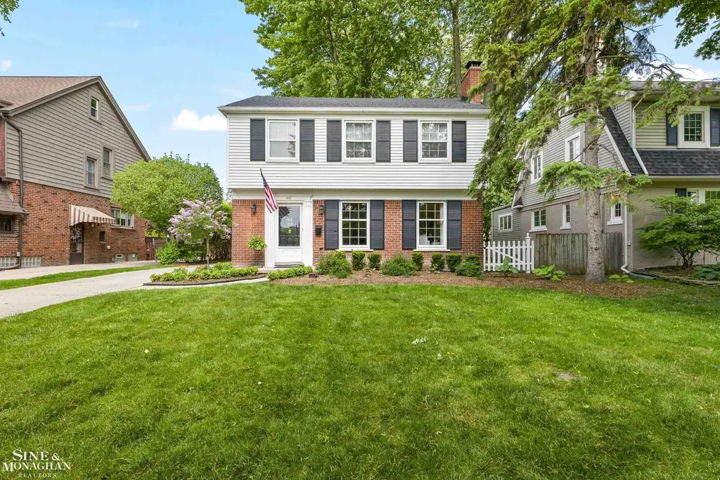 962 Lincoln Road, Grosse Pointe