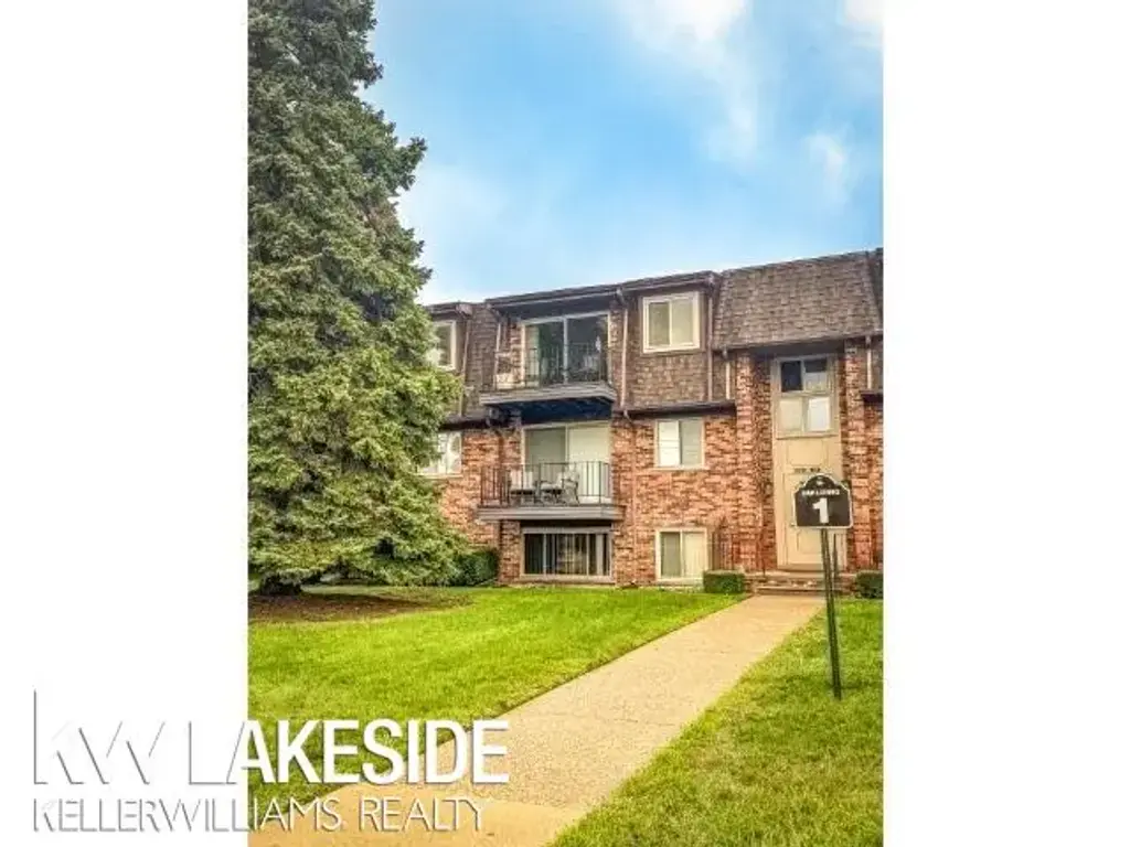 104 Riviera Drive, Saint Clair Shores