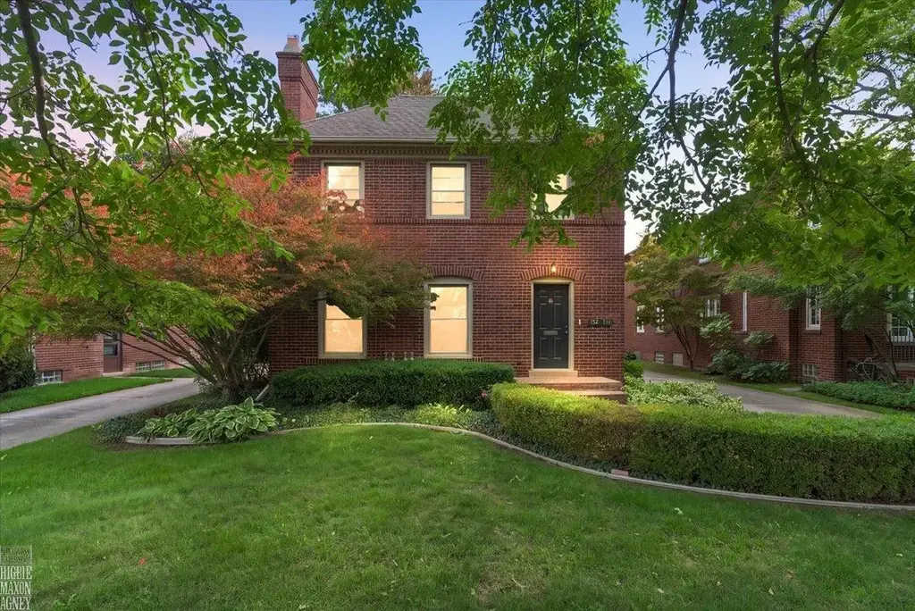 752-754 Neff Road, Grosse Pointe