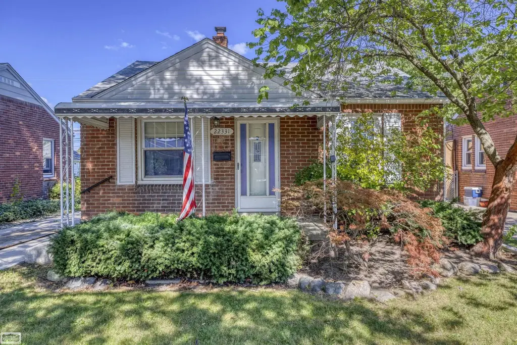 22331 Harper Lake Avenue, Saint Clair Shores