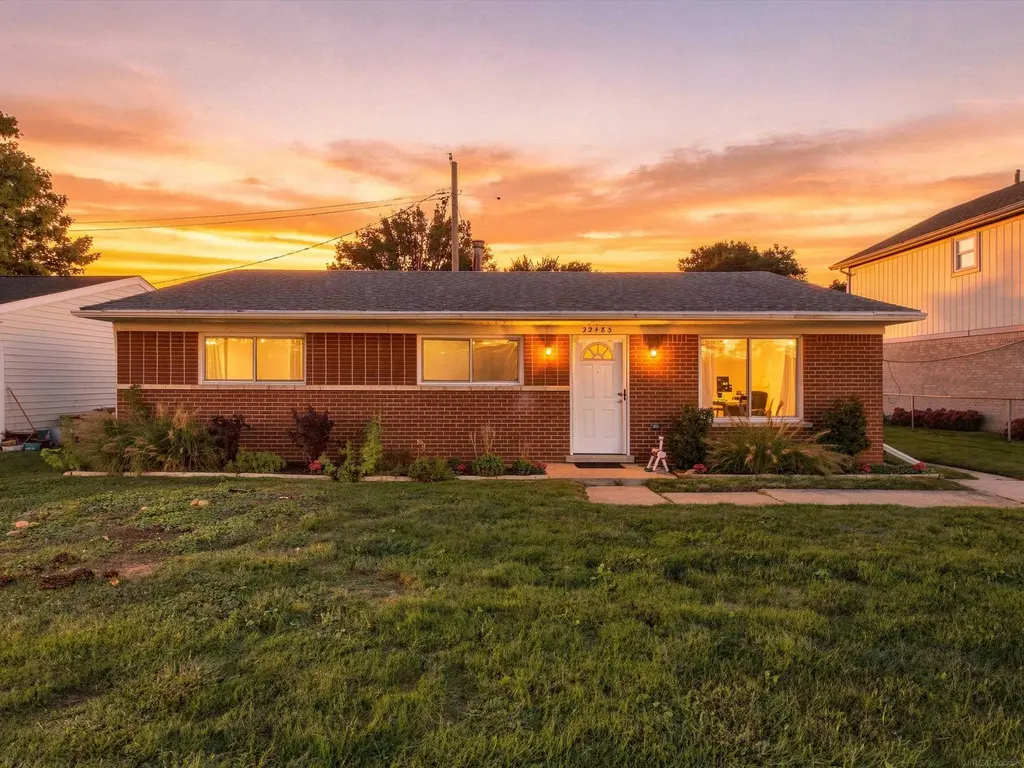 22483 Sunnydale Street, Saint Clair Shores