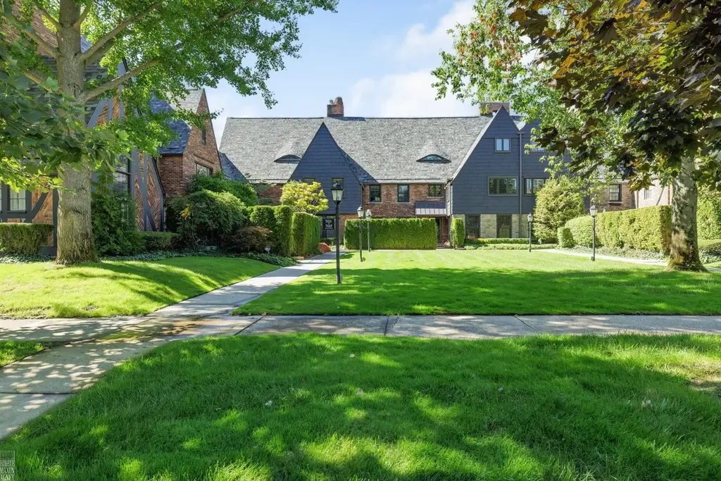 325 Rivard Boulevard, Grosse Pointe