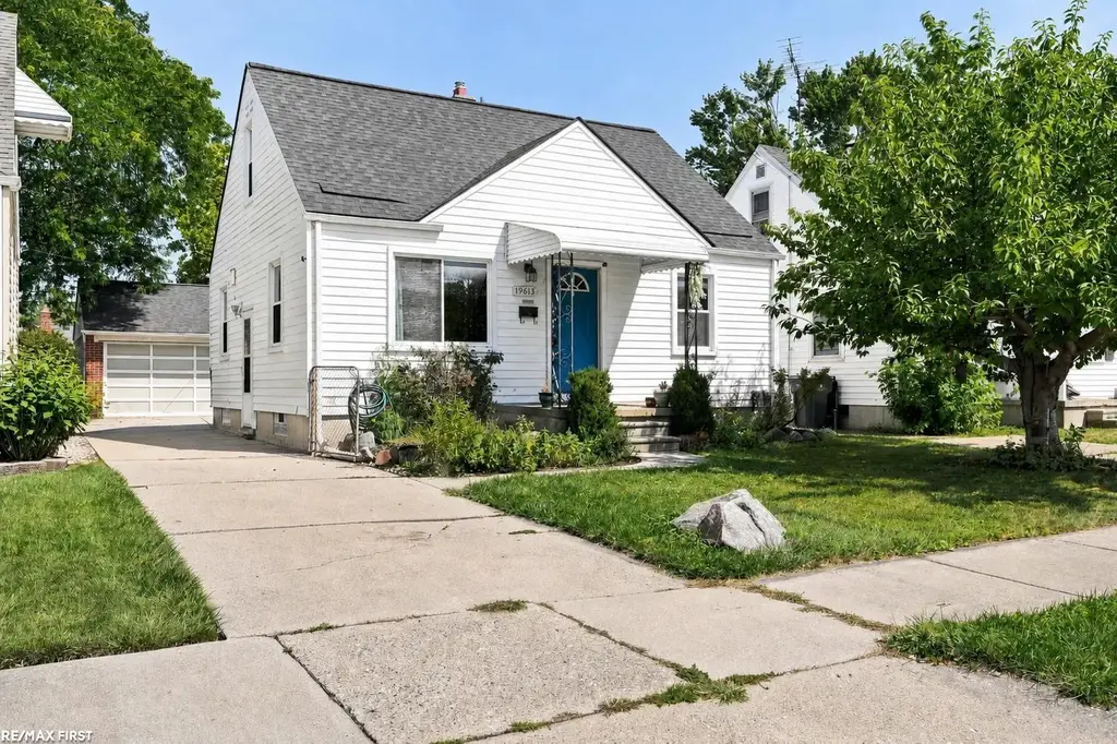 19613 Rosedale St., Saint Clair Shores