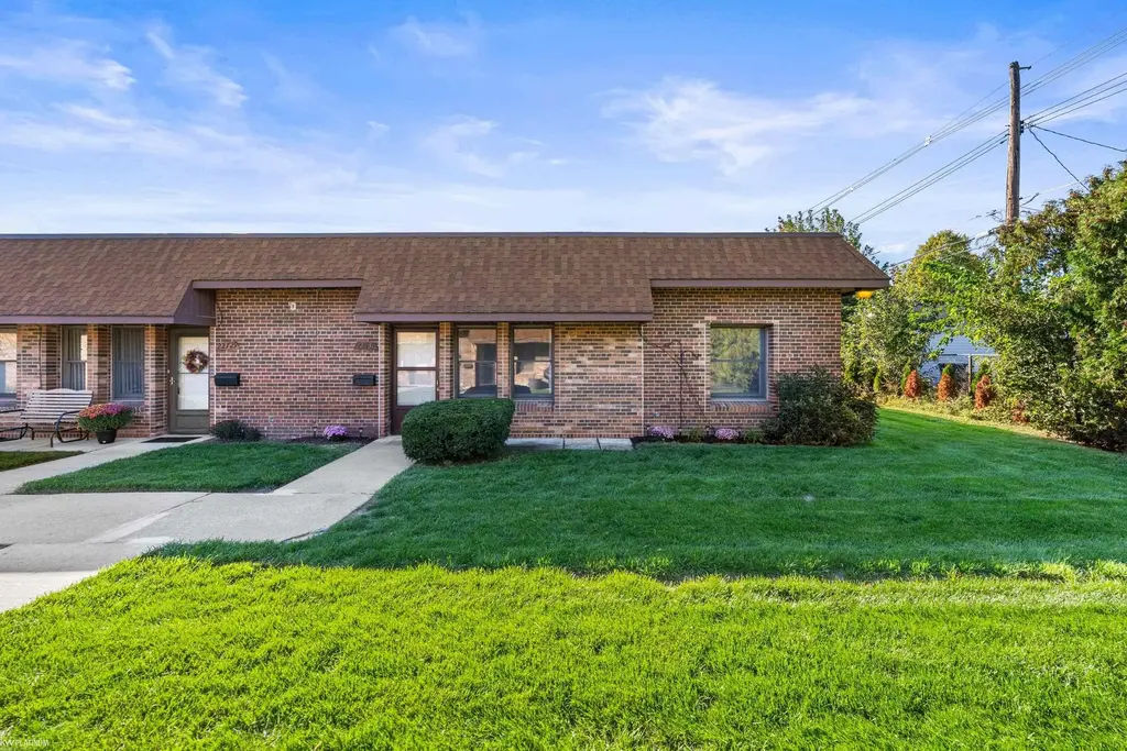 22731 Garfield Street, Saint Clair Shores