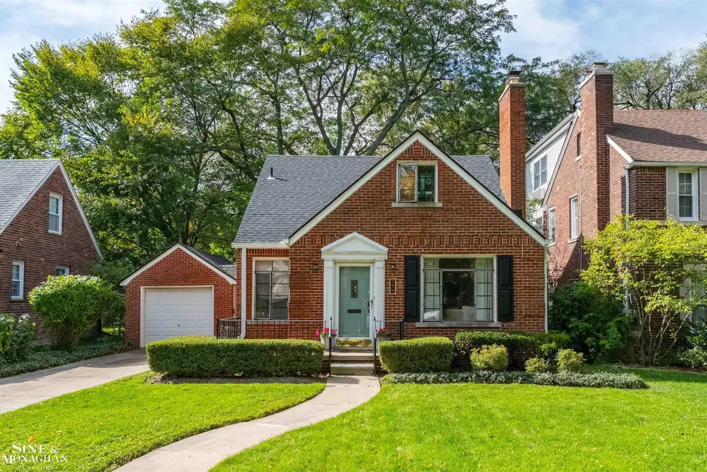 877 Fisher Road, Grosse Pointe