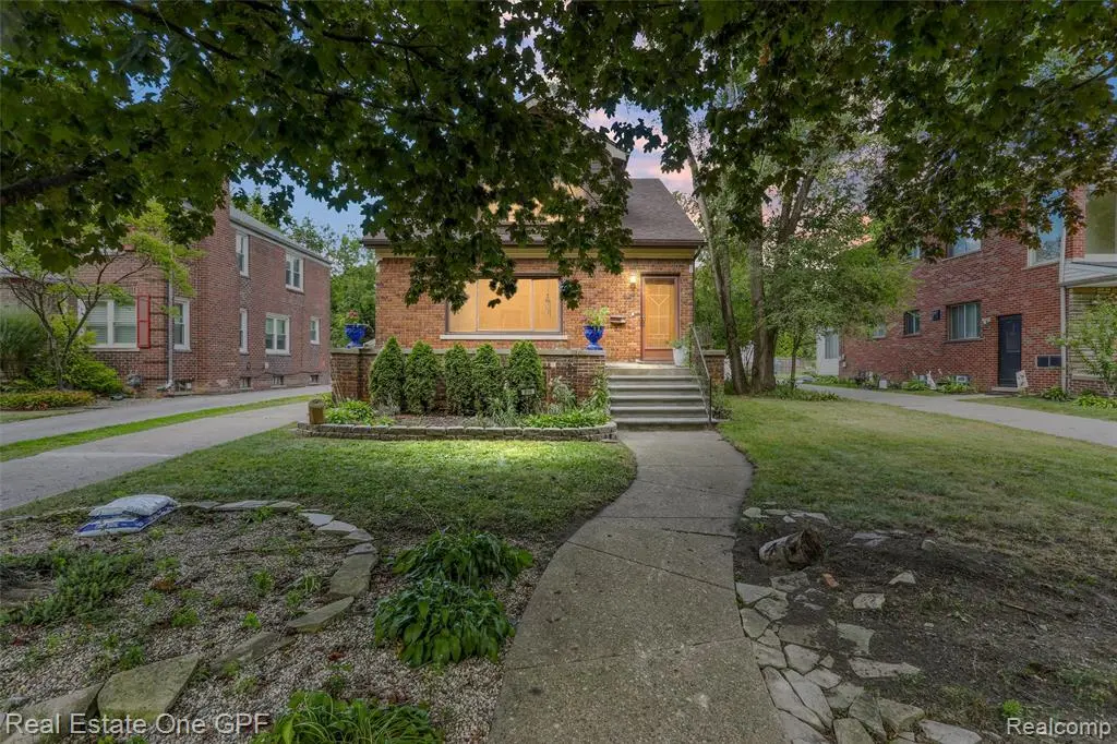 818 Neff Road, Grosse Pointe