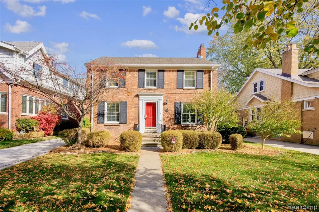 872 University Place, Grosse Pointe