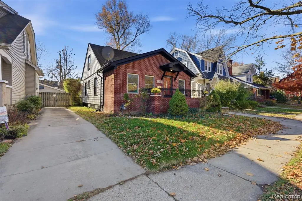 1781 Brys Drive, Grosse Pointe Woods