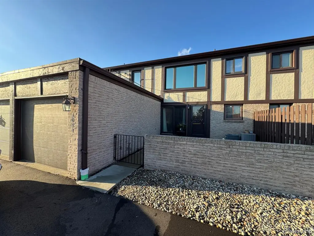 1021 Country Club Drive, Saint Clair Shores