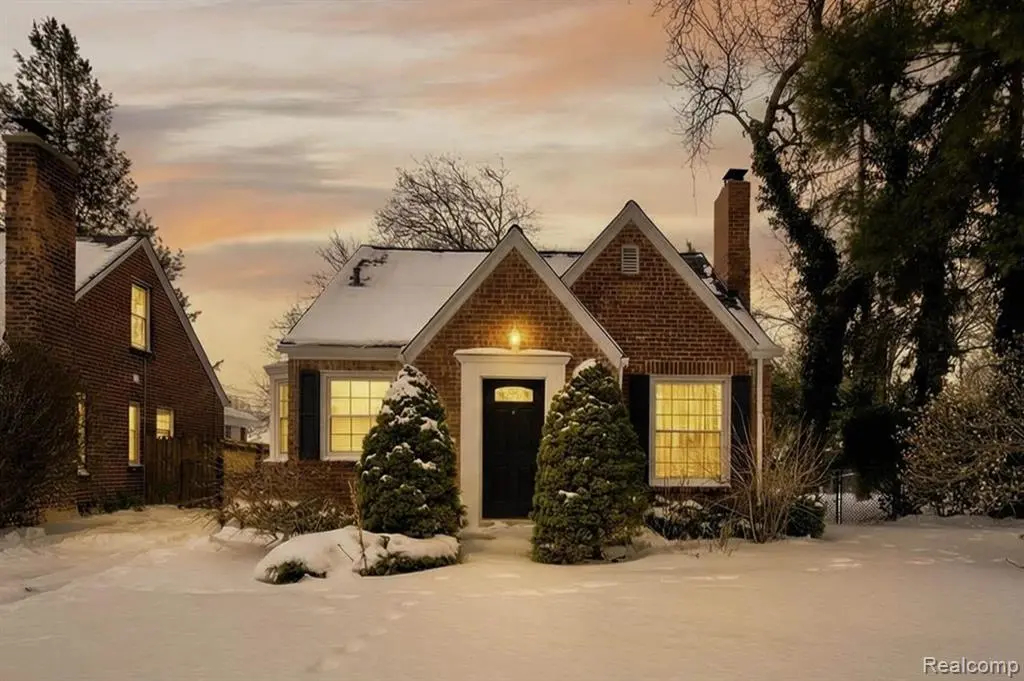 1845 Oxford Road, Grosse Pointe Woods