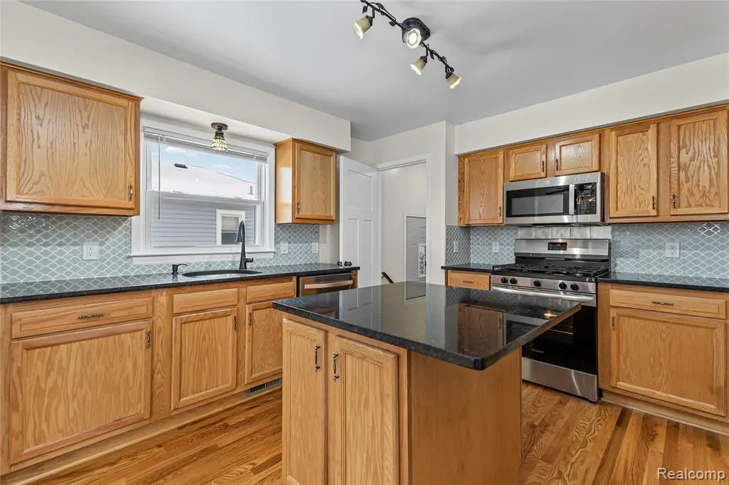 22404 Ridgeway Street, Saint Clair Shores