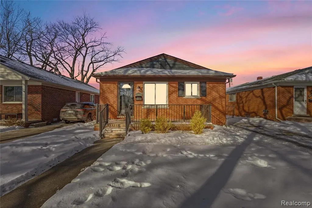 23401 Grove Street, Saint Clair Shores