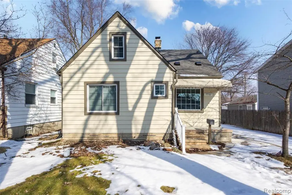 22101 Ridgeway Street, Saint Clair Shores