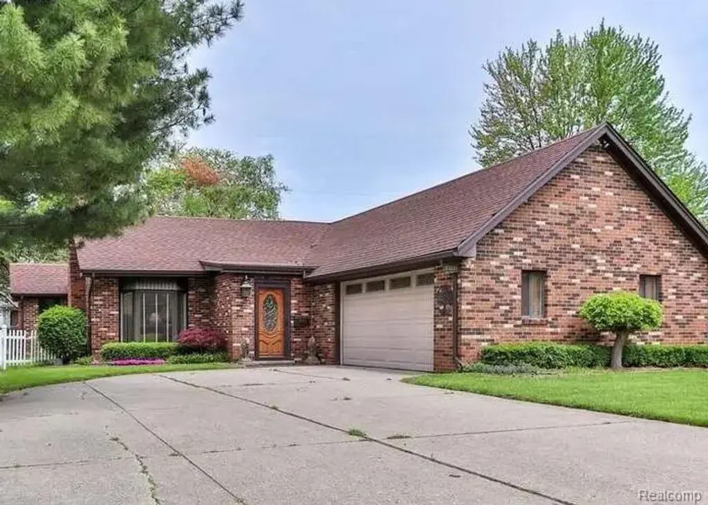 23211 Glenbrook Street, Saint Clair Shores