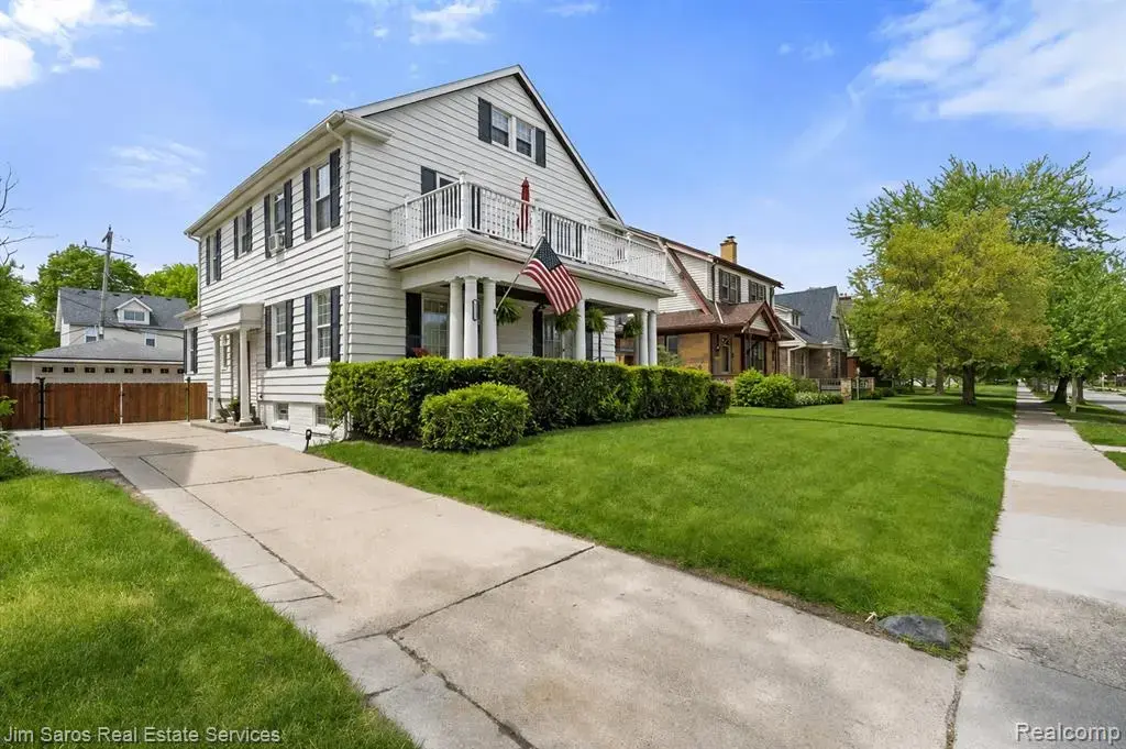 1215 Nottingham Road, Grosse Pointe Park