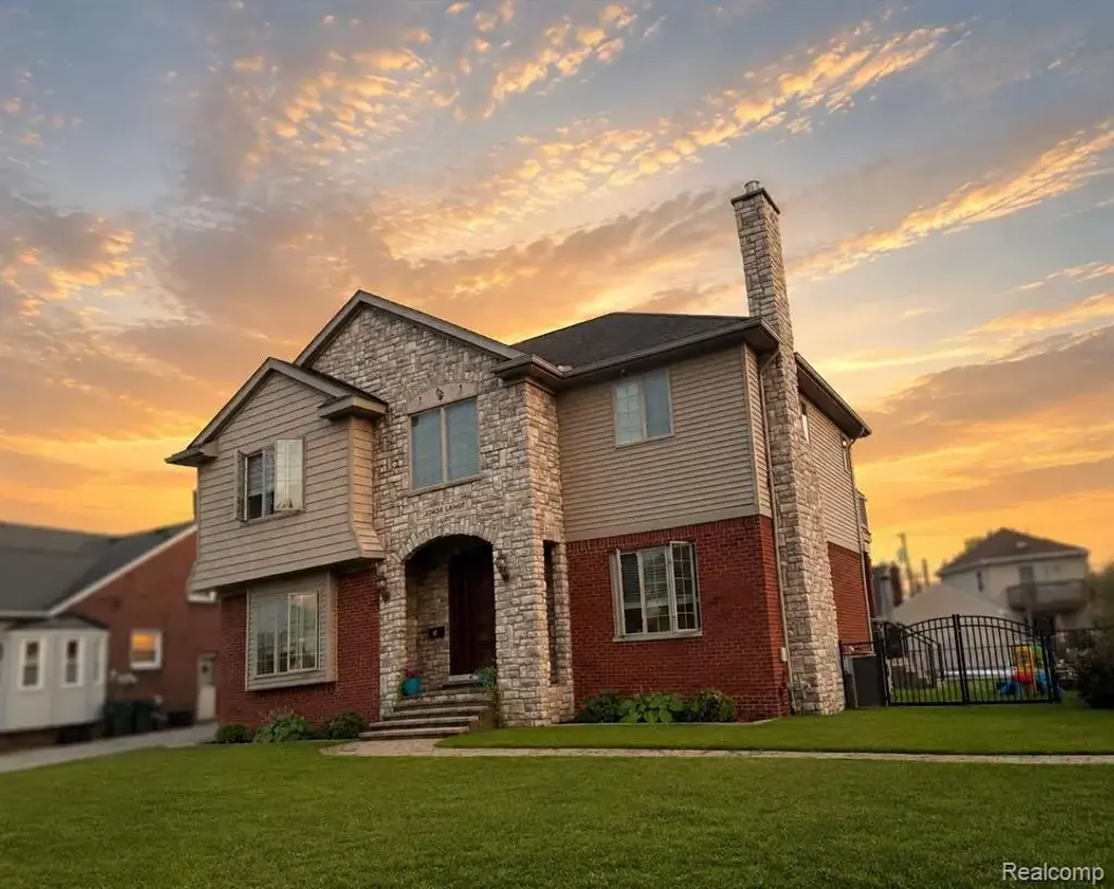 22434 Lange Street, Saint Clair Shores