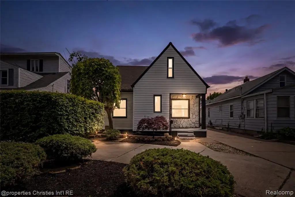 22502 Beach Street, Saint Clair Shores
