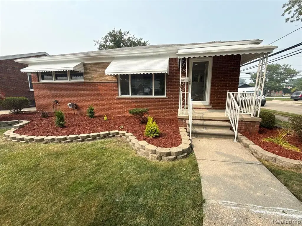20017 California, Saint Clair Shores