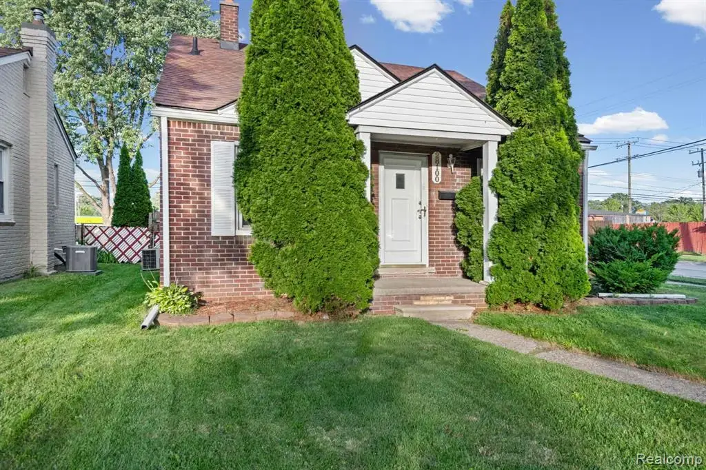 28100 Glenwood Street, Saint Clair Shores