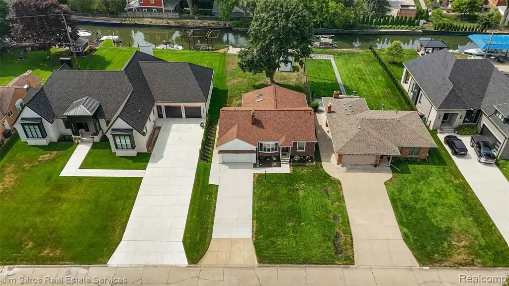 22510 Ardmore Park Drive, Saint Clair Shores