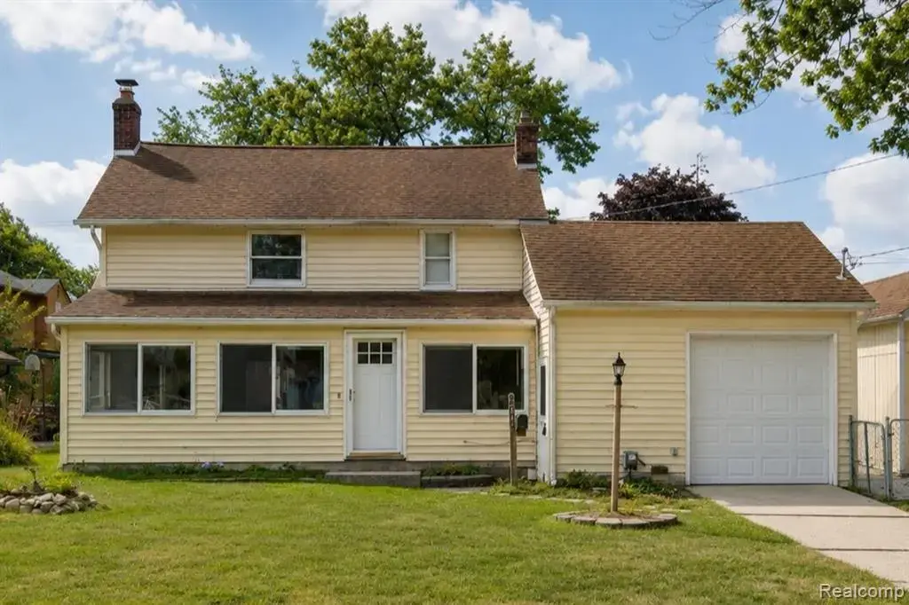 22464 Beach Street, Saint Clair Shores