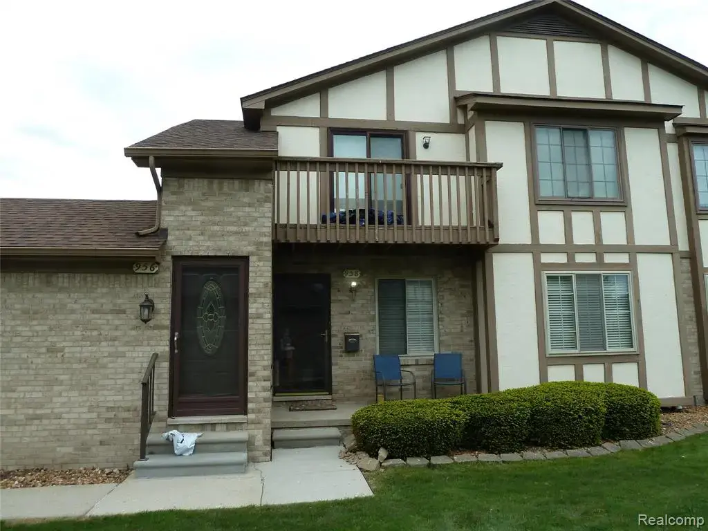 958 Country Club Drive, Saint Clair Shores